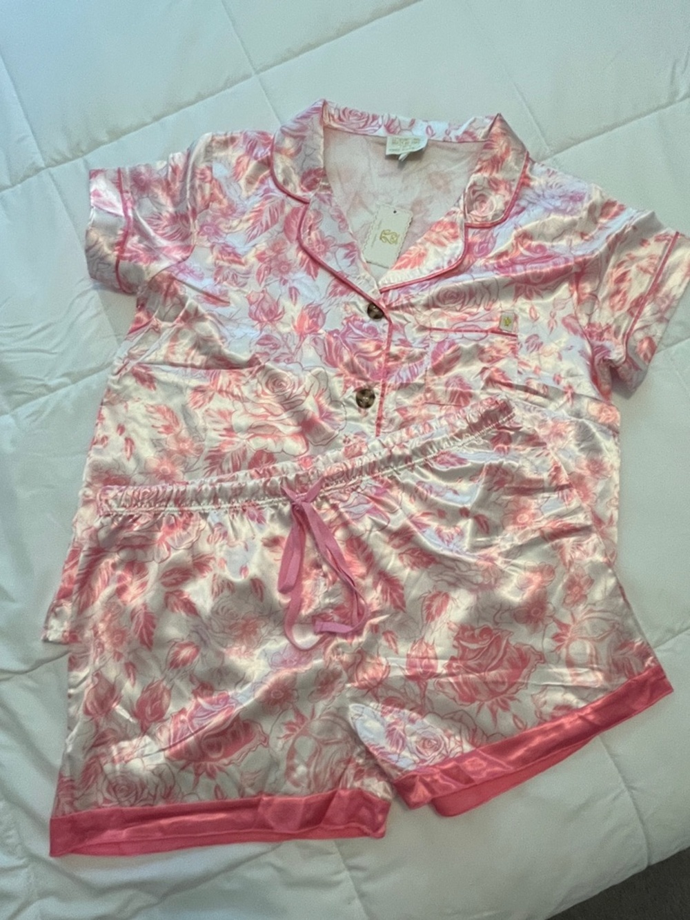 Simply Southern Pink Floral Satin Short Pajama Set. Size XLarge